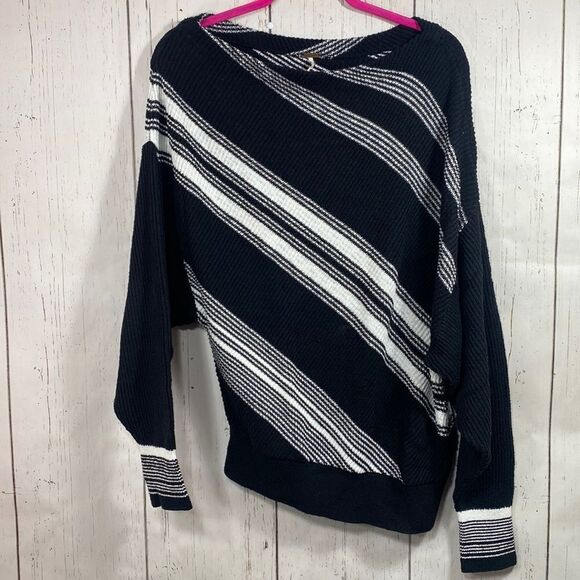 Free People Black & White Asymmetrical Stripe Knit Sweater Size M Boho Slouchy - Picture 2 of 15